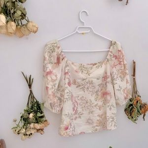 Beautiful linen blend top- natural white/floral